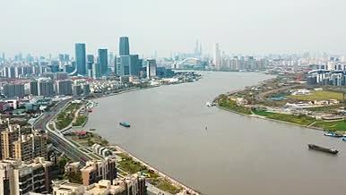 航拍上海徐汇黄浦江边西岸视频的预览图